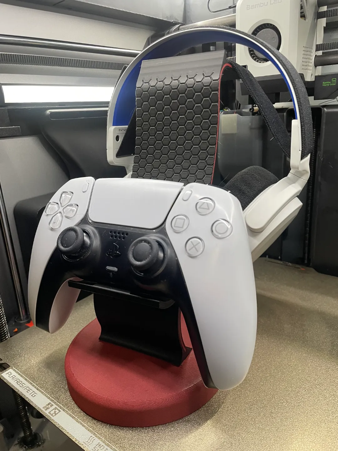 PS5 Controller & Headphone Stand, photo 2 of 4 - PS5 Controller & Headphone Stand Hobby & DIY