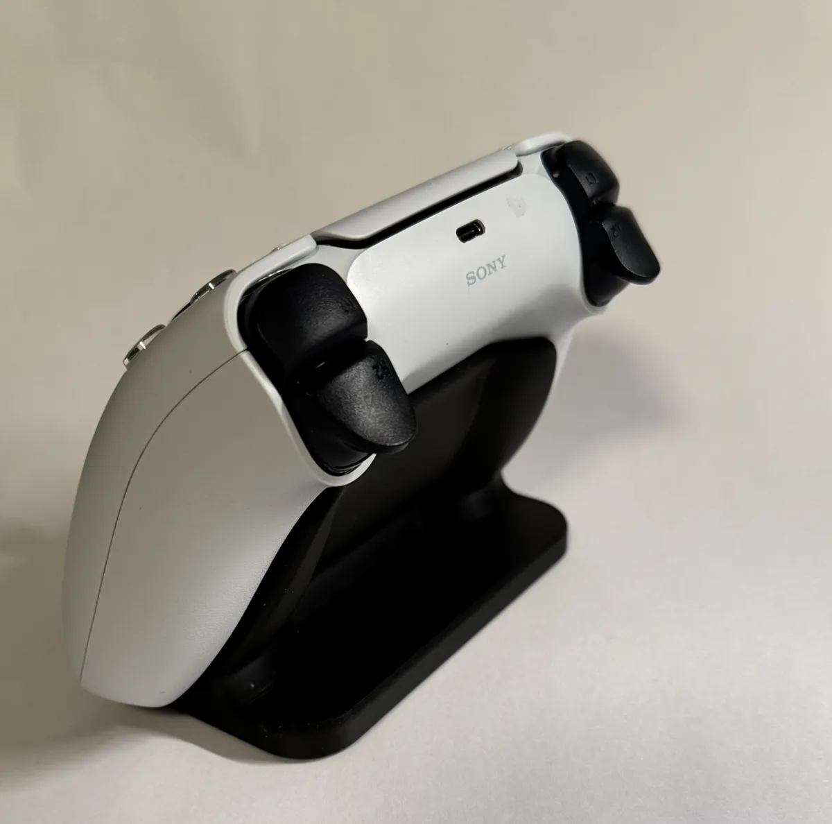 PS5 Controller Stand, photo 2 of 3 - PS5 Controller Stand Gaming Accessories