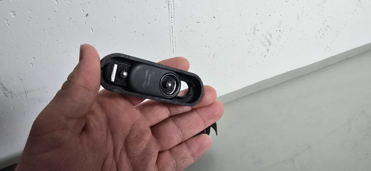 SmartTag2 Holder for Xiaomi E-Scooter, photo 2 of 3 - SmartTag2 Holder for Xiaomi E-Scooter Sports & Fitness