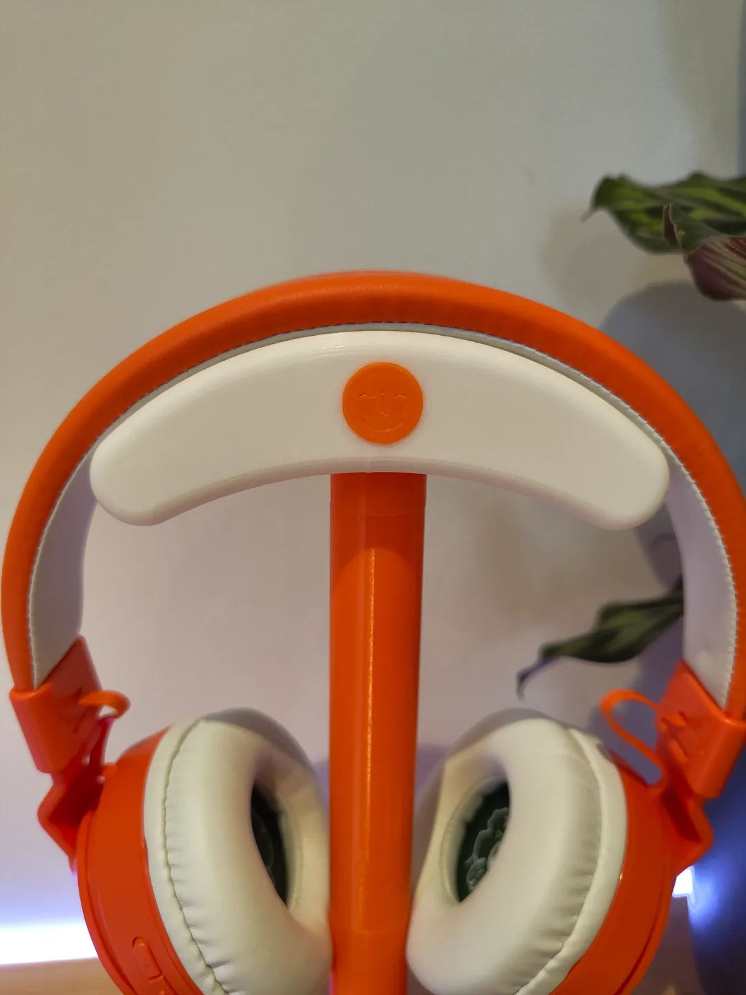 Yoto Wireless Headphone Stand, photo 4 of 4 - Yoto Wireless Headphone Stand Household