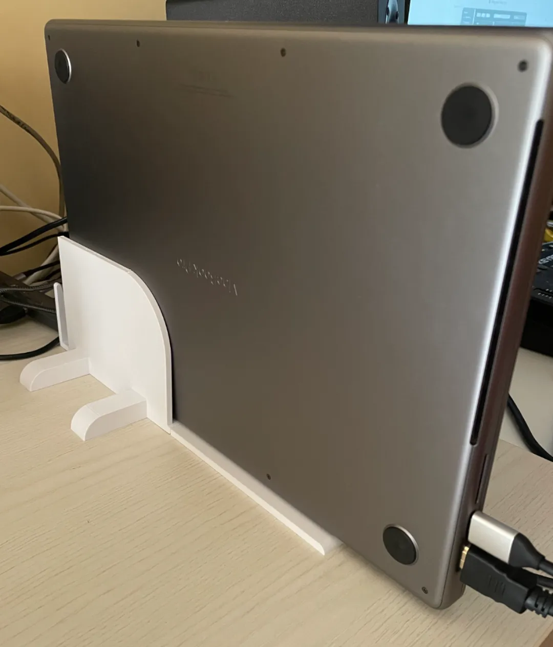 Macbook pro dock station(ascrono) w/ cables holder - Organizers, in stock in India