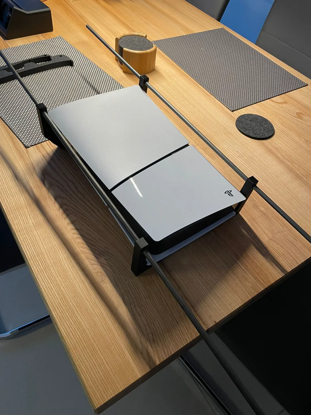 PS5 Slim hangmount on 8mm round rods, photo 4 of 4 - PS5 Slim hangmount on 8mm round rods Gaming Accessories