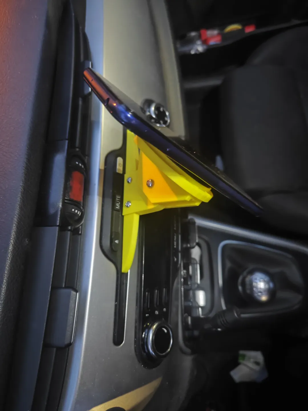 Alfa Romeo CD Slot Phone Holder, photo 4 of 4 - Alfa Romeo CD Slot Phone Holder Mobile & Device Accessories