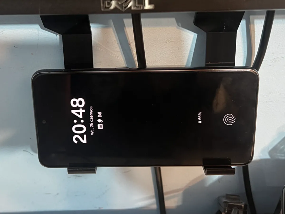 Phone holder / bracket for monitor - Gadgets, in stock in India