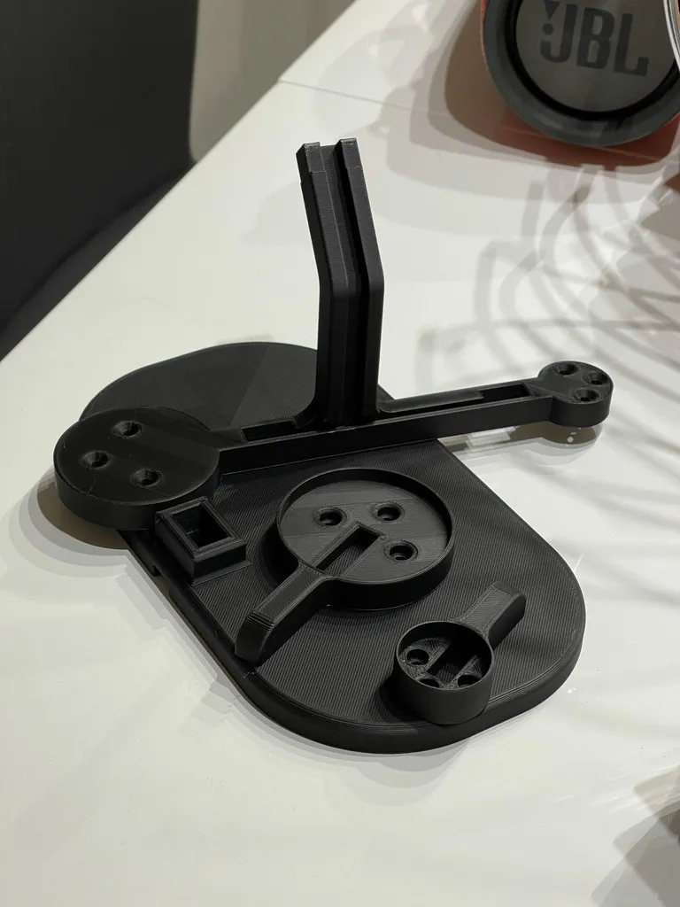 Magsafe / Apple Watch Charging Station, photo 2 of 4 - Magsafe / Apple Watch Charging Station Mobile & Device Accessories