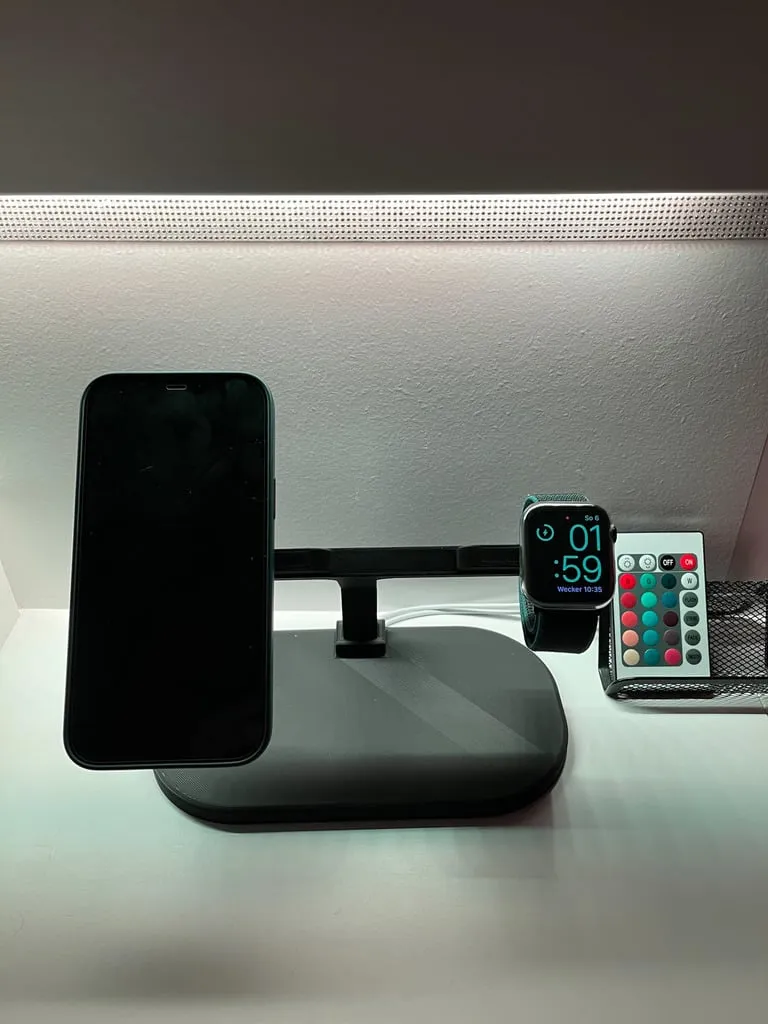 Magsafe / Apple Watch Charging Station, photo 4 of 4 - Magsafe / Apple Watch Charging Station Mobile & Device Accessories