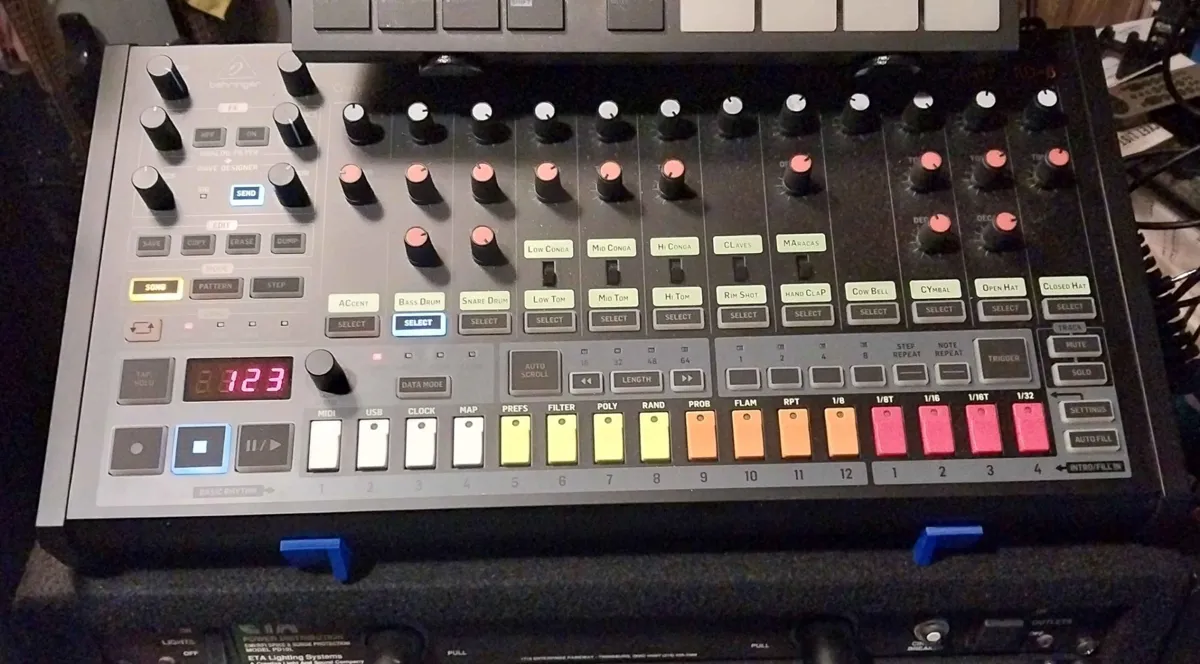 Behringer RD8 20 degree stand, photo 2 of 4 - Behringer RD8 20 degree stand Hobby & DIY