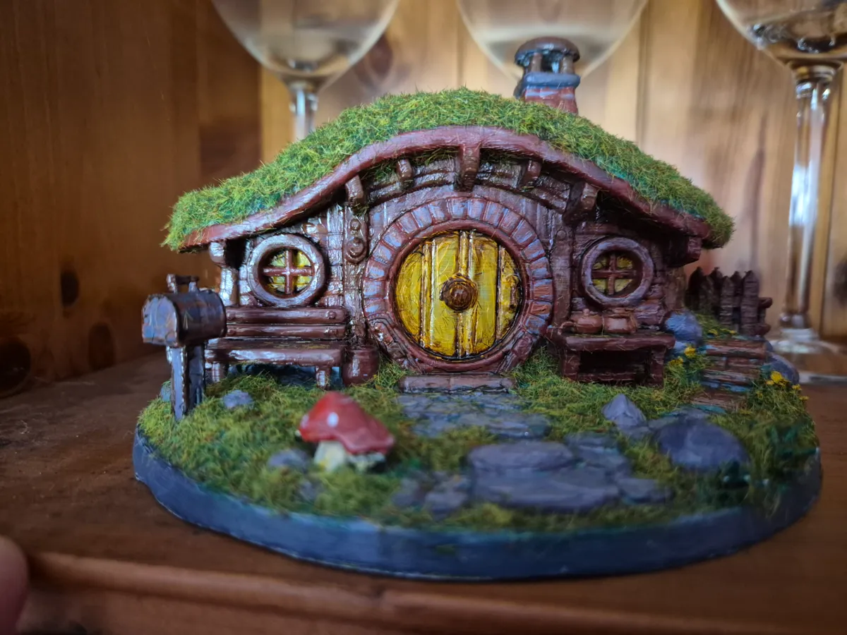 Hobbit House Model Bag End Lord of the Rings LOTR