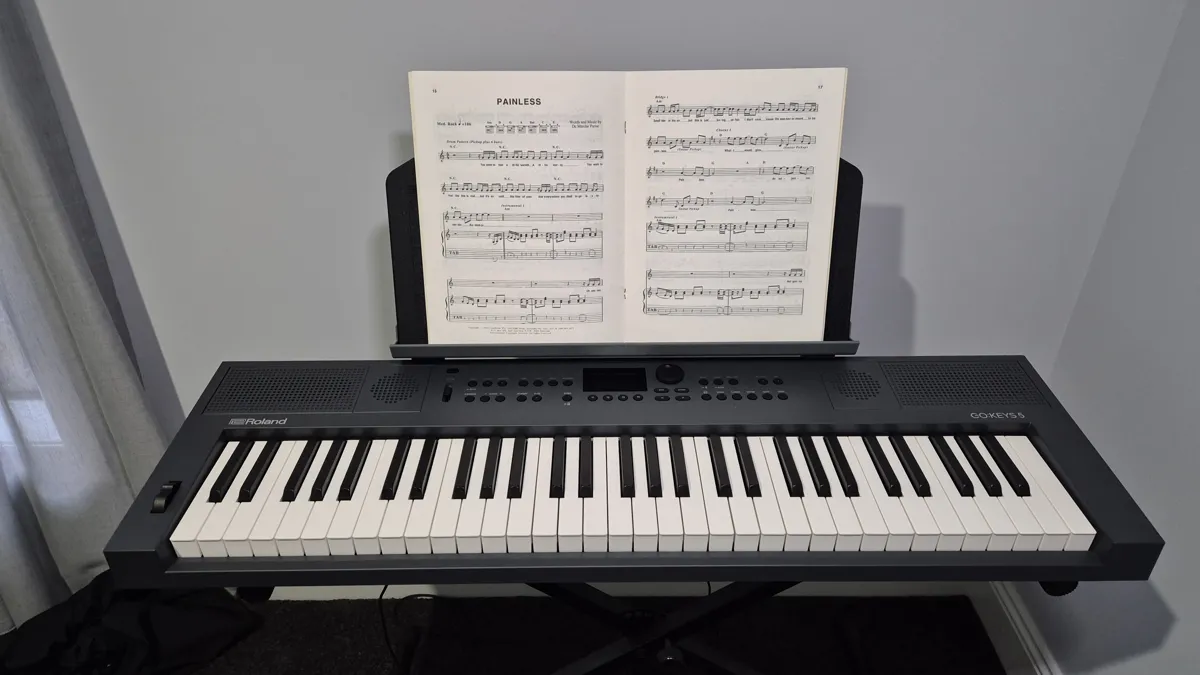ROLAND GO:KEYS 3/5 MUSIC STAND Portable, photo 3 of 4 - ROLAND GO:KEYS 3/5 MUSIC STAND Portable Music & Instruments