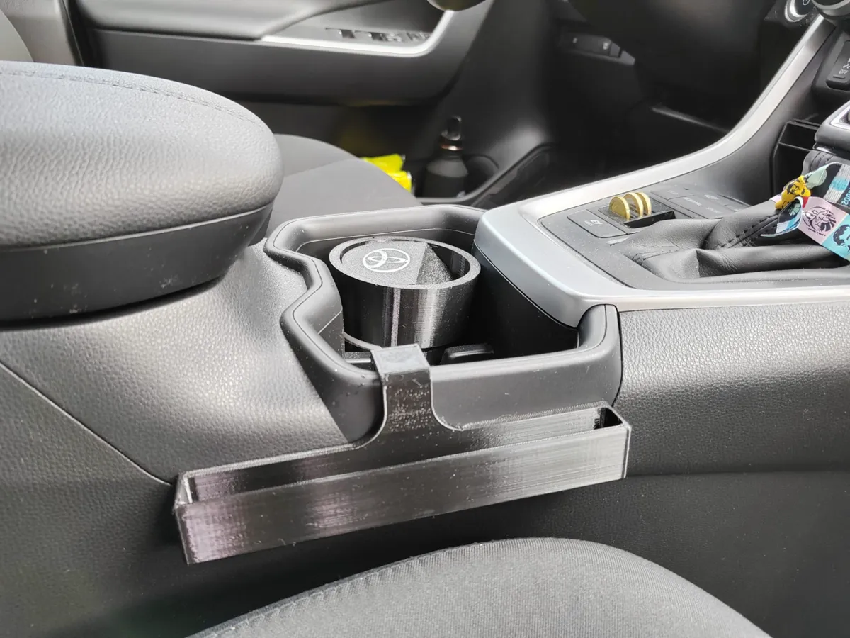 Charging support for the copilot's cell phone