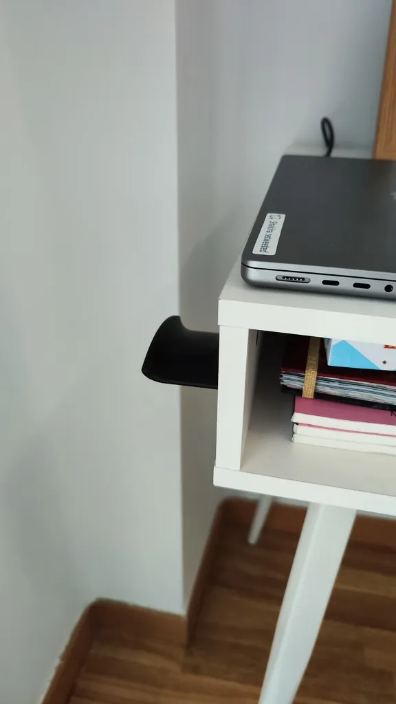 Minimal headphone stand / holder / hanger, photo 2 of 4 - Minimal headphone stand / holder / hanger Household