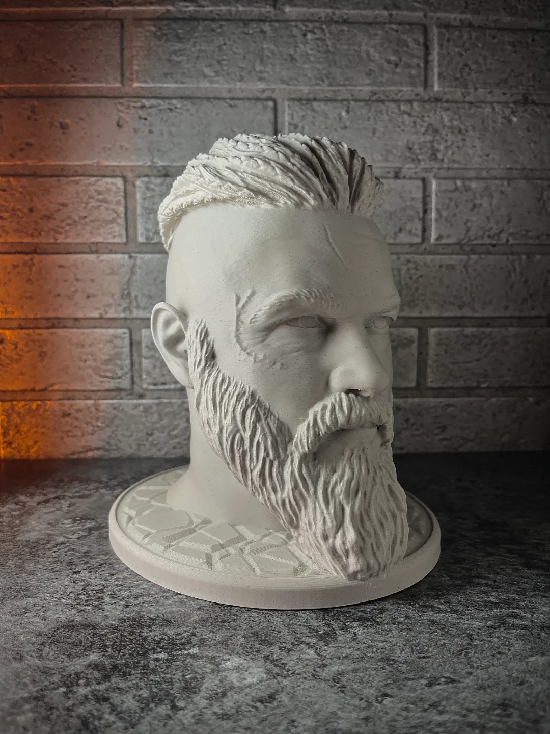 Headphone Stand - Ragnar Lothbrok Bust - Vikings, photo 4 of 4 - Headphone Stand - Ragnar Lothbrok Bust - Vikings Art