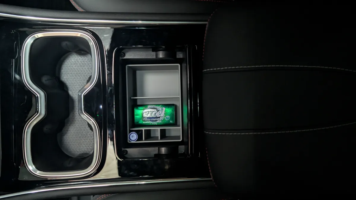 Chevy Traverse 2024 - Small Console Organizer, photo 4 of 4 - Chevy Traverse 2024 - Small Console Organizer Gaming Accessories
