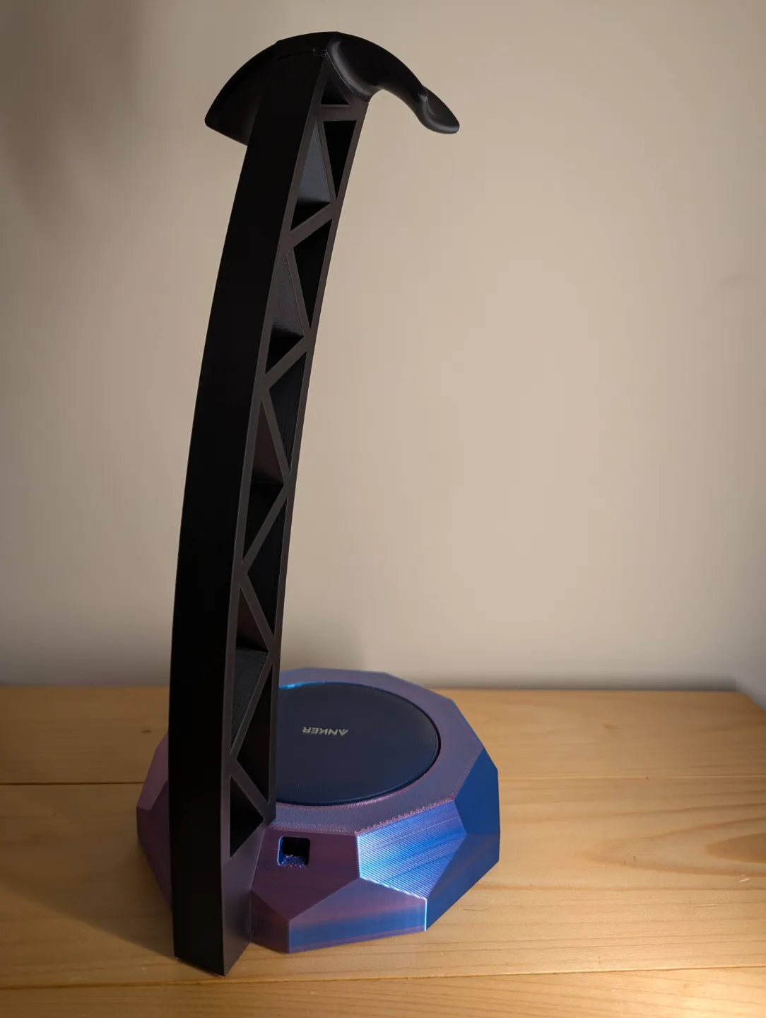 Wireless Charger Headphone Stand, photo 3 of 4 - Wireless Charger Headphone Stand Household