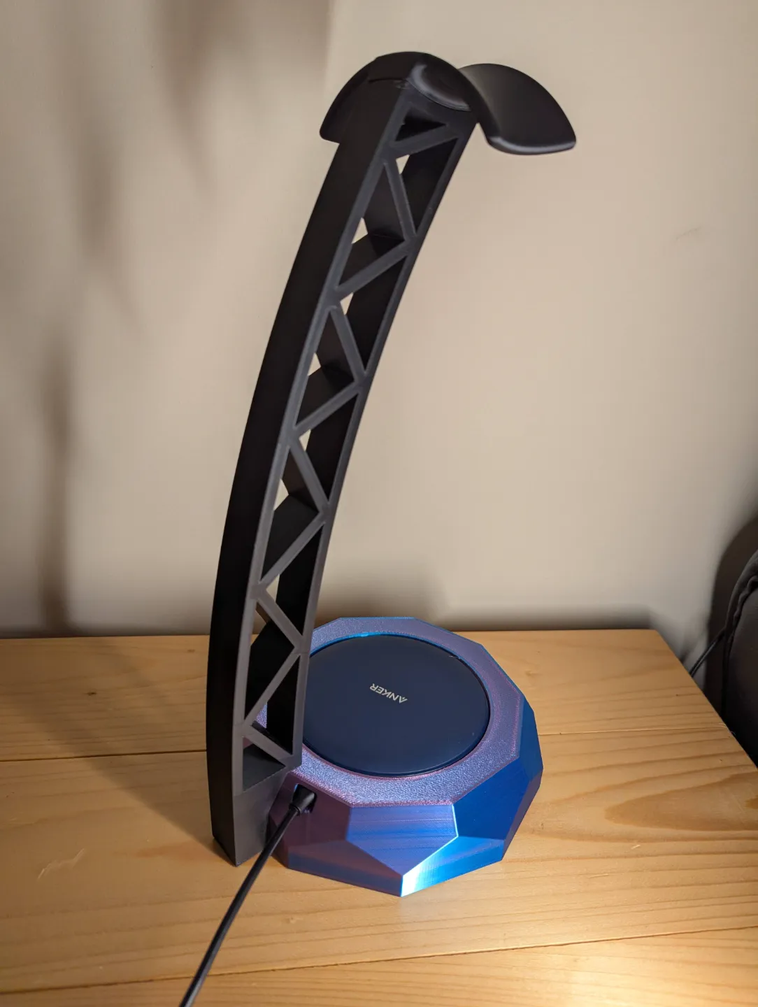 Wireless Charger Headphone Stand, photo 4 of 4 - Wireless Charger Headphone Stand Household