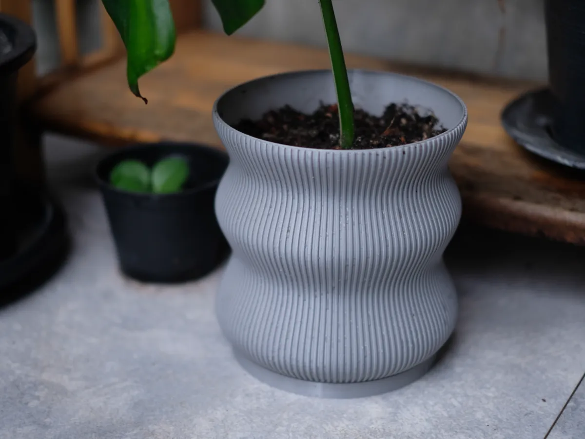 Plant Pots With Drainage Holes and Plate