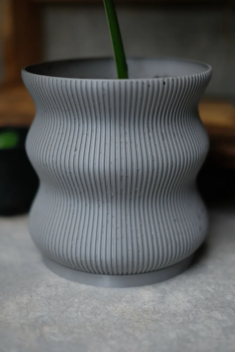 Plant Pots With Drainage Holes and Plate, photo 3 of 4 - Plant Pots With Drainage Holes and Plate Garden & Outdoor
