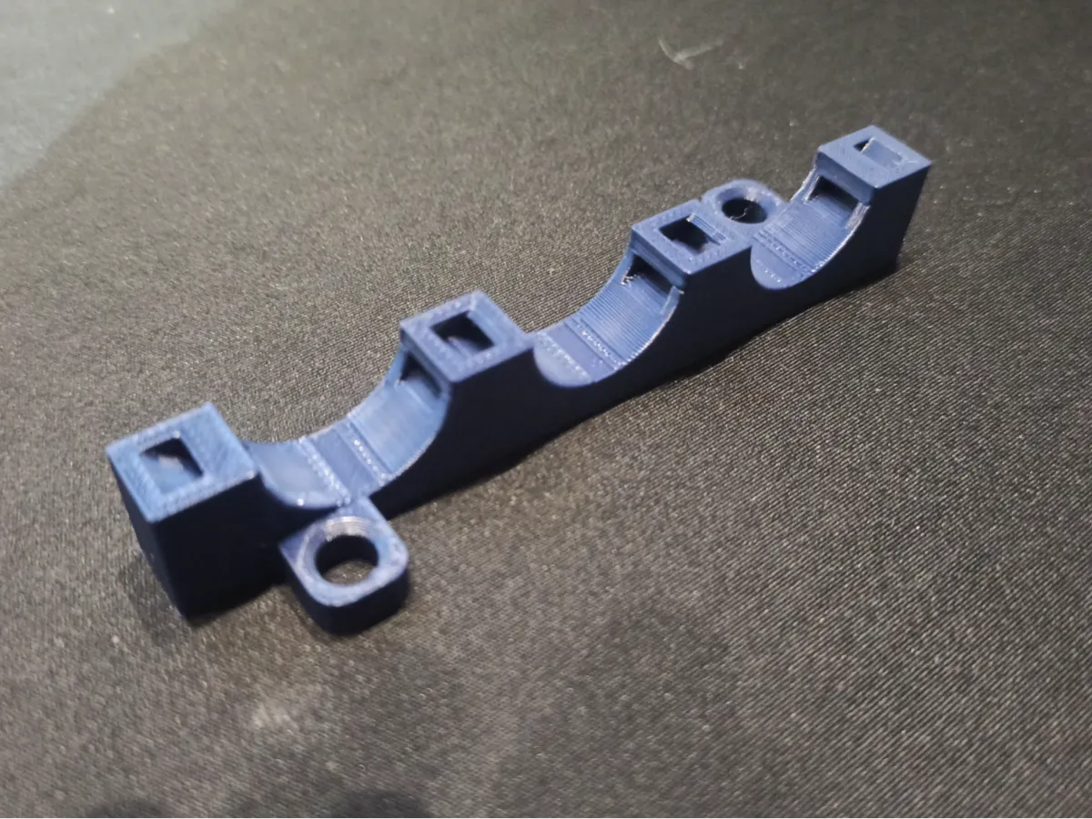 support pour câble avec collier de serrage