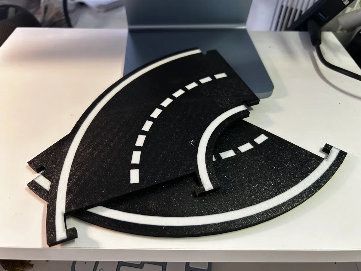 Ultimate Toy Car Roads - 90° curve, photo 4 of 4 - Ultimate Toy Car Roads - 90° curve Toys & Games