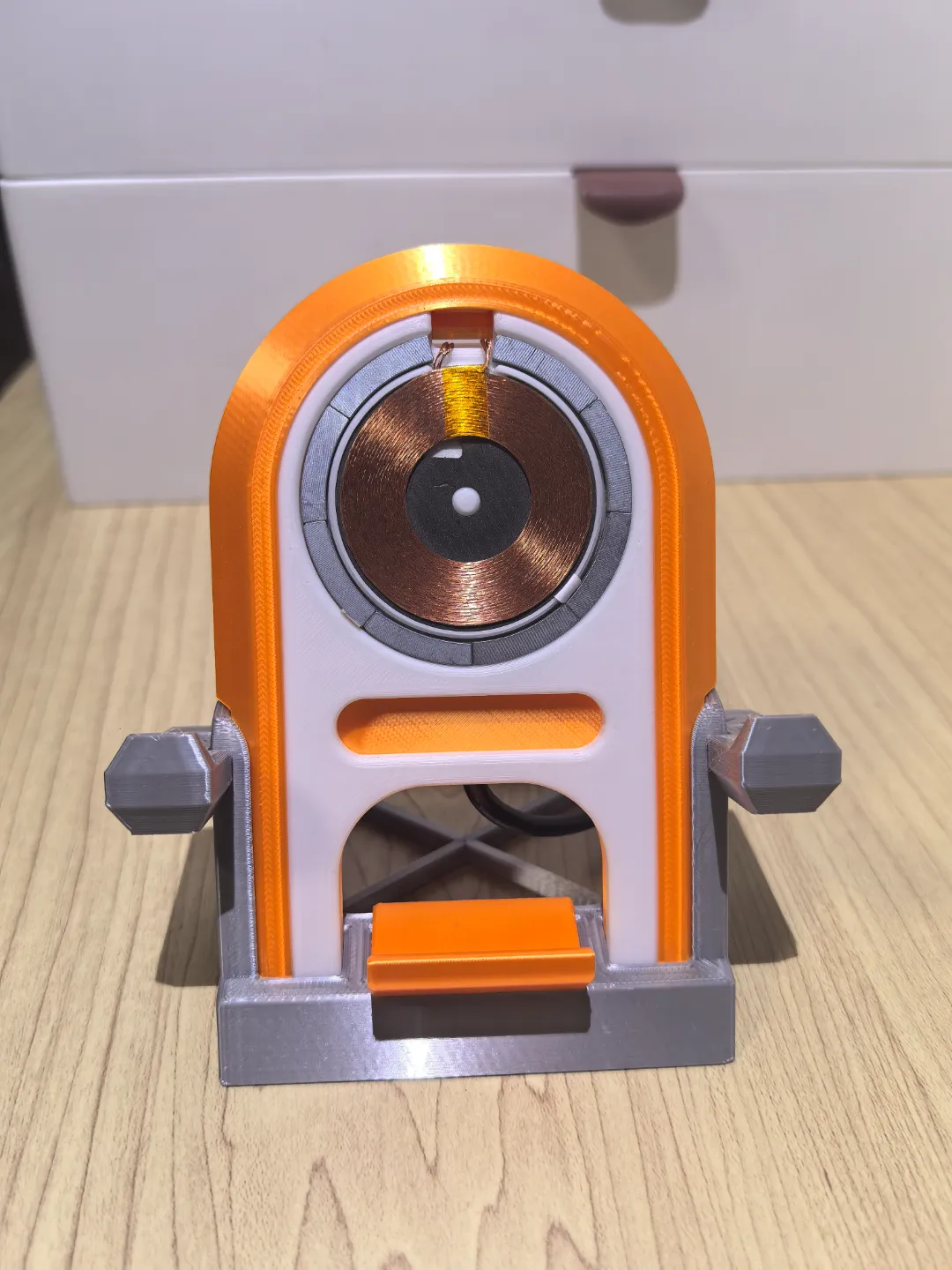 Universal wireless charging phone holder (95g), photo 2 of 4 - Universal wireless charging phone holder (95g) Mobile & Device Accessories