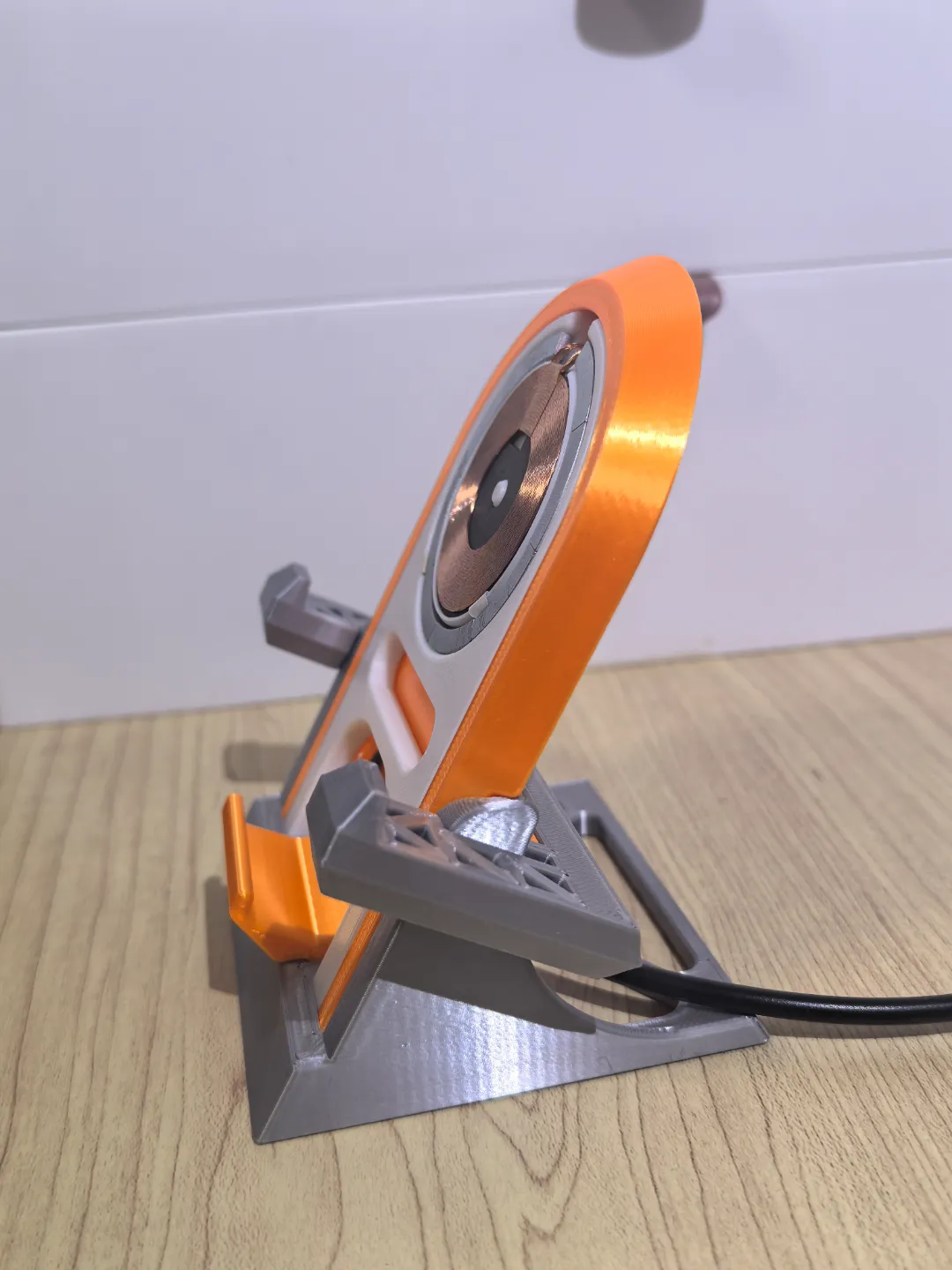 Universal wireless charging phone holder (95g), photo 3 of 4 - Universal wireless charging phone holder (95g) Mobile & Device Accessories