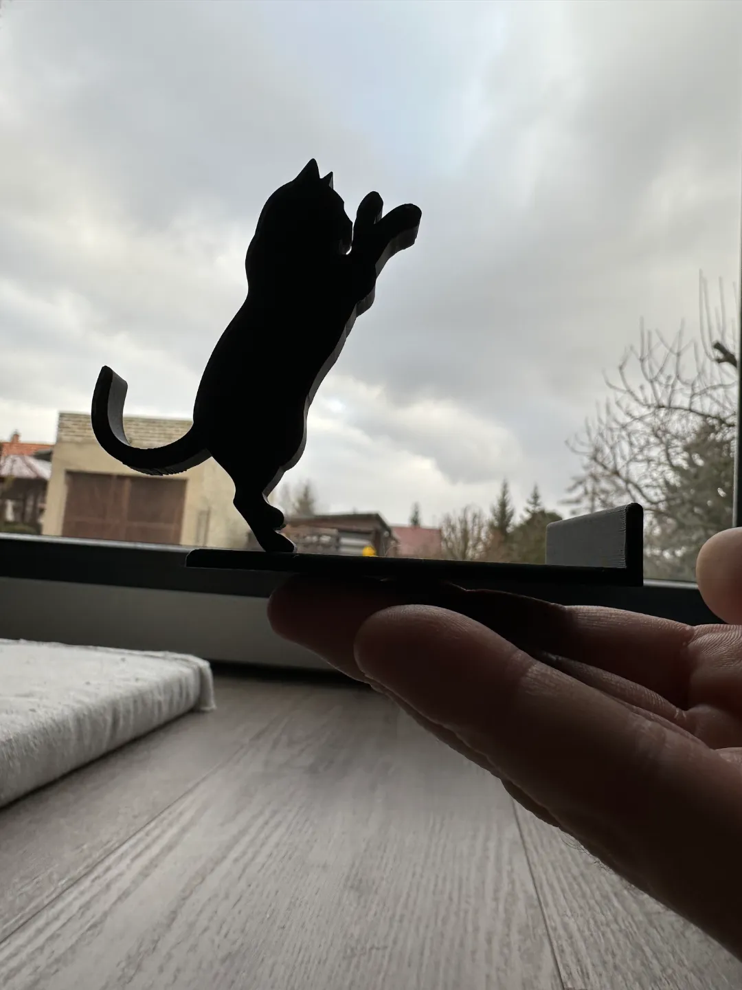 Cat Phone Stand, photo 2 of 4 - Cat Phone Stand Household