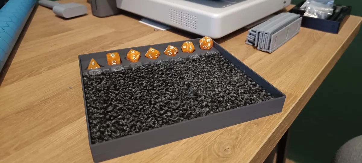 Dice tray with holder for full dice set, photo 2 of 4 - Dice tray with holder for full dice set Board Games & Tabletop