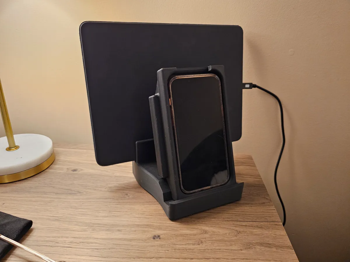 Gadget Charging Station (iPhone+iPad+Apple Watch), photo 2 of 4 - Gadget Charging Station (iPhone+iPad+Apple Watch) Hobby & DIY