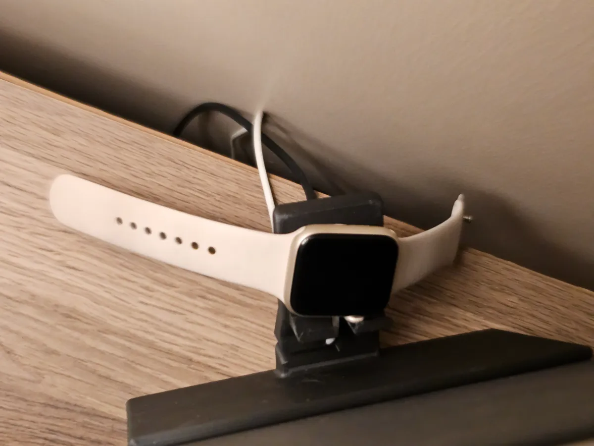 Gadget Charging Station (iPhone+iPad+Apple Watch), photo 3 of 4 - Gadget Charging Station (iPhone+iPad+Apple Watch) Hobby & DIY