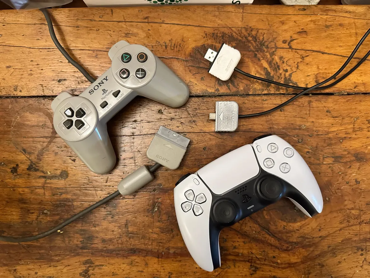 PS5 Playstation 30th Anniversary - PSOne Cable End, photo 3 of 4 - PS5 Playstation 30th Anniversary - PSOne Cable End Toys & Games
