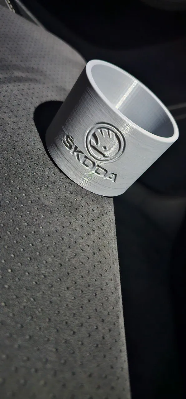 Skoda Superb Cupholder - Redbull/Coke cans, photo 3 of 3 - Skoda Superb Cupholder - Redbull/Coke cans Tools