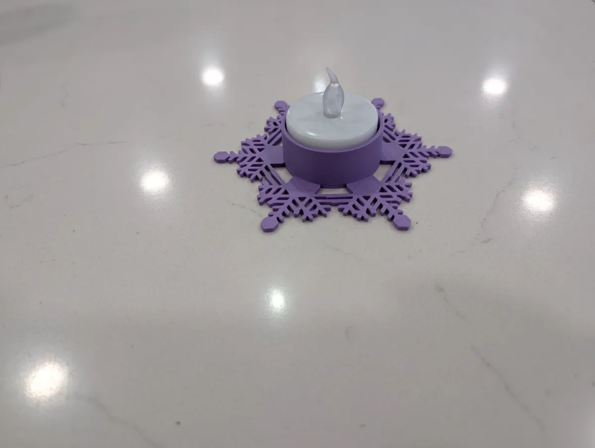 Set of 8 Snowflake Tealight Candle Holders, photo 4 of 4 - Set of 8 Snowflake Tealight Candle Holders Home Decor Items