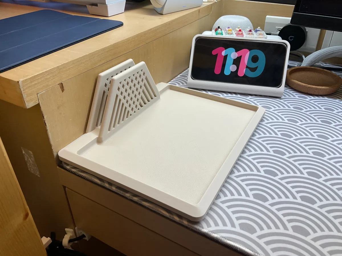Ipad vertical stand and side tray, photo 4 of 4 - Ipad vertical stand and side tray Mobile & Device Accessories