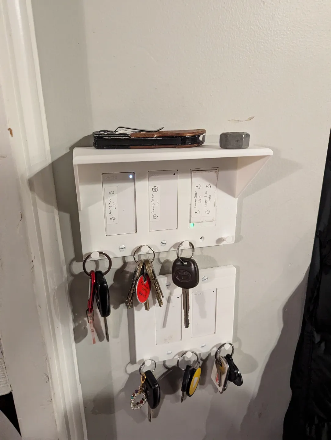 Three gang switch plate with Key holder, photo 3 of 4 - Three gang switch plate with Key holder Household