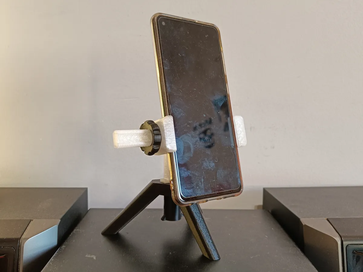 Pentapod Phone Stand | Charging dock, photo 4 of 4 - Pentapod Phone Stand | Charging dock Mobile & Device Accessories