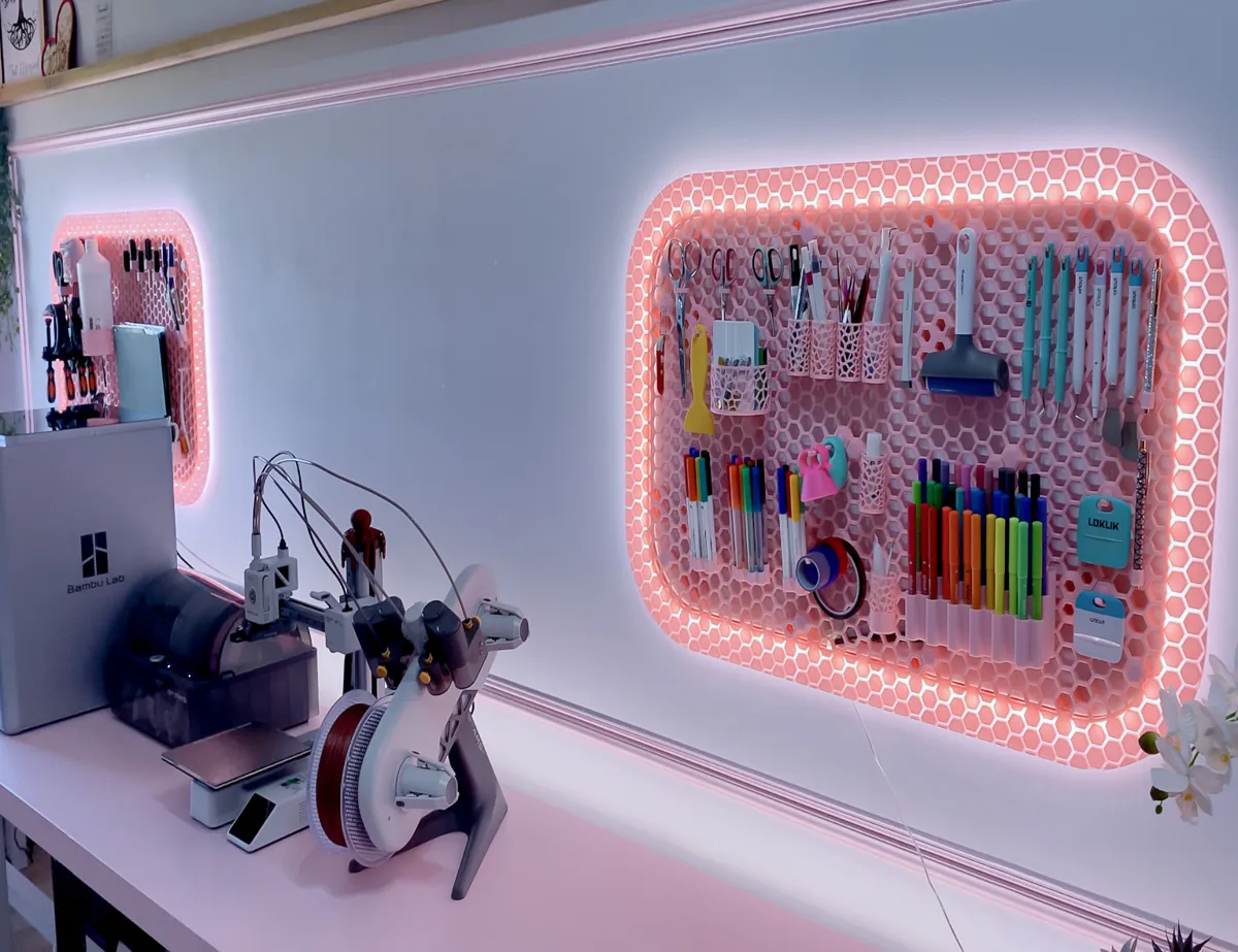 Honeycomb storage wall with LED (HSW), photo 3 of 4 - Honeycomb storage wall with LED (HSW) Storage & Organisation