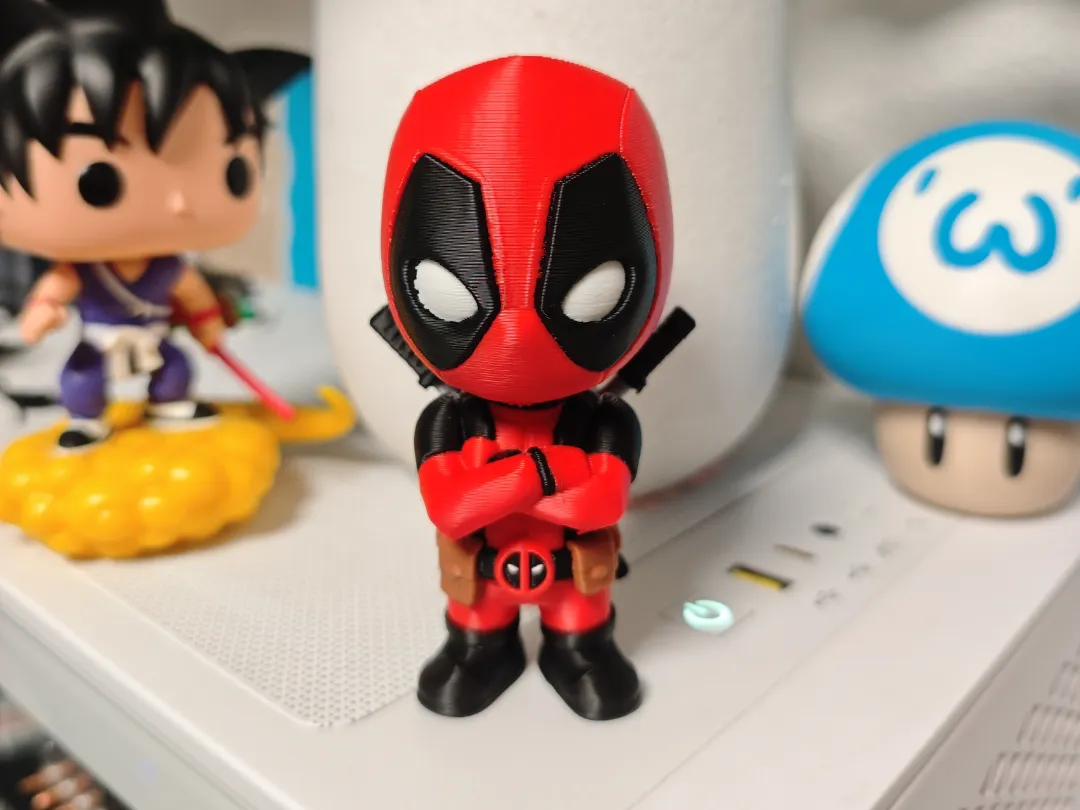 Chibi Deadpool mini figure with crossed arms