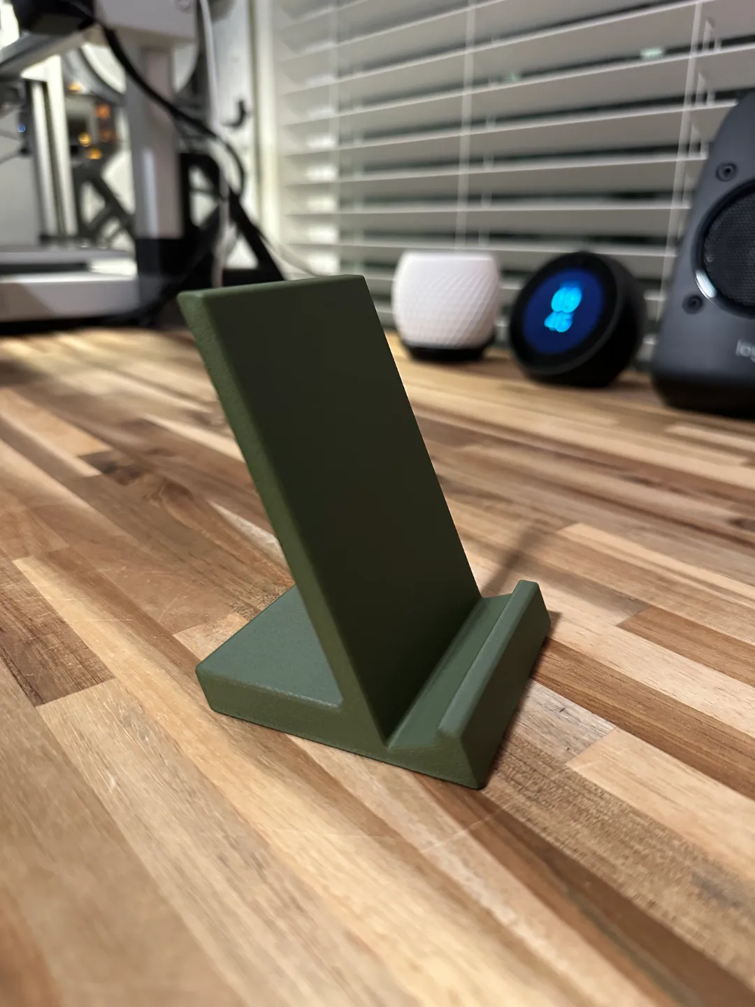 Simple iPhone and iPad Mini Stand, photo 2 of 4 - Simple iPhone and iPad Mini Stand Household