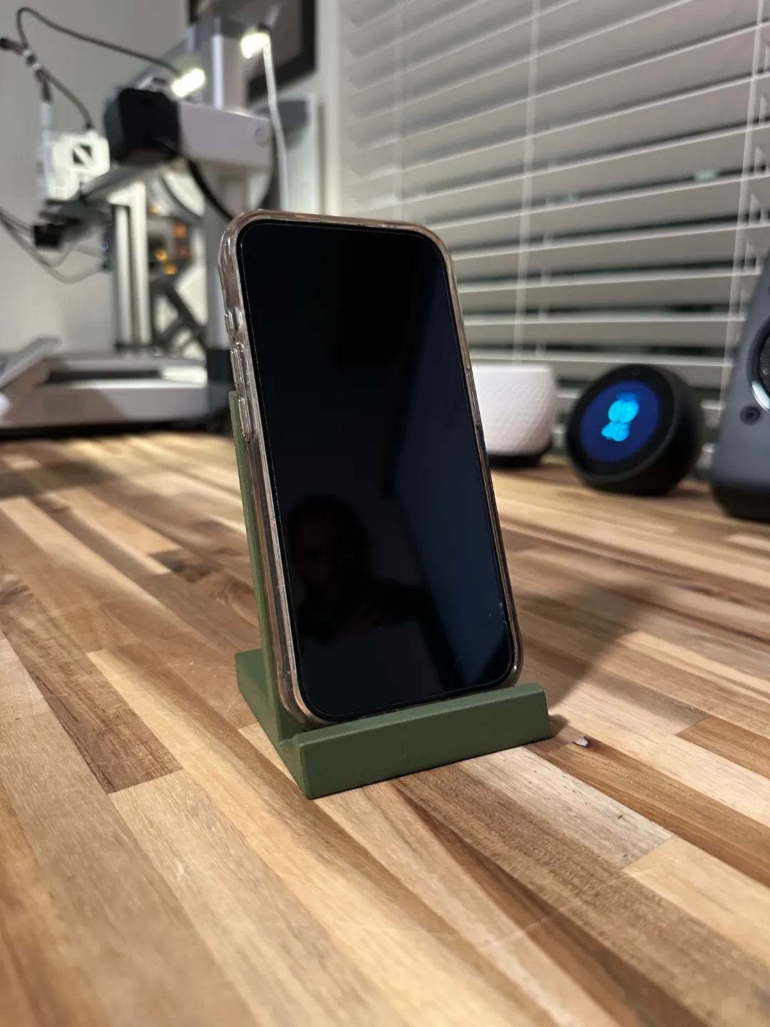 Simple iPhone and iPad Mini Stand, photo 4 of 4 - Simple iPhone and iPad Mini Stand Household