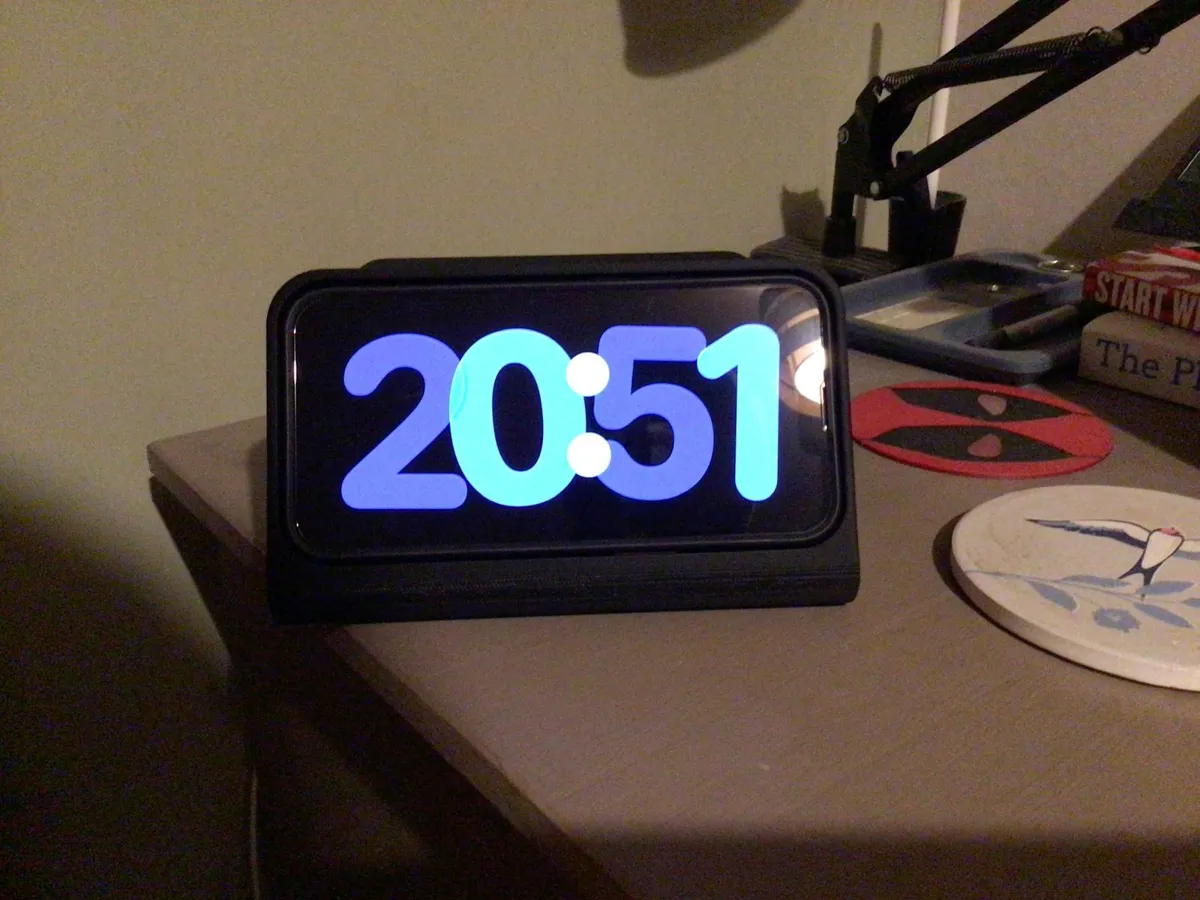 iPhone 13 Pro Standby Mode Dock, photo 2 of 3 - iPhone 13 Pro Standby Mode Dock Household
