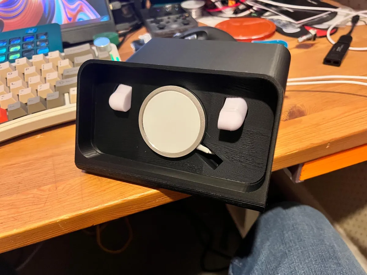 iPhone 13 Pro Standby Mode Dock, photo 3 of 3 - iPhone 13 Pro Standby Mode Dock Household