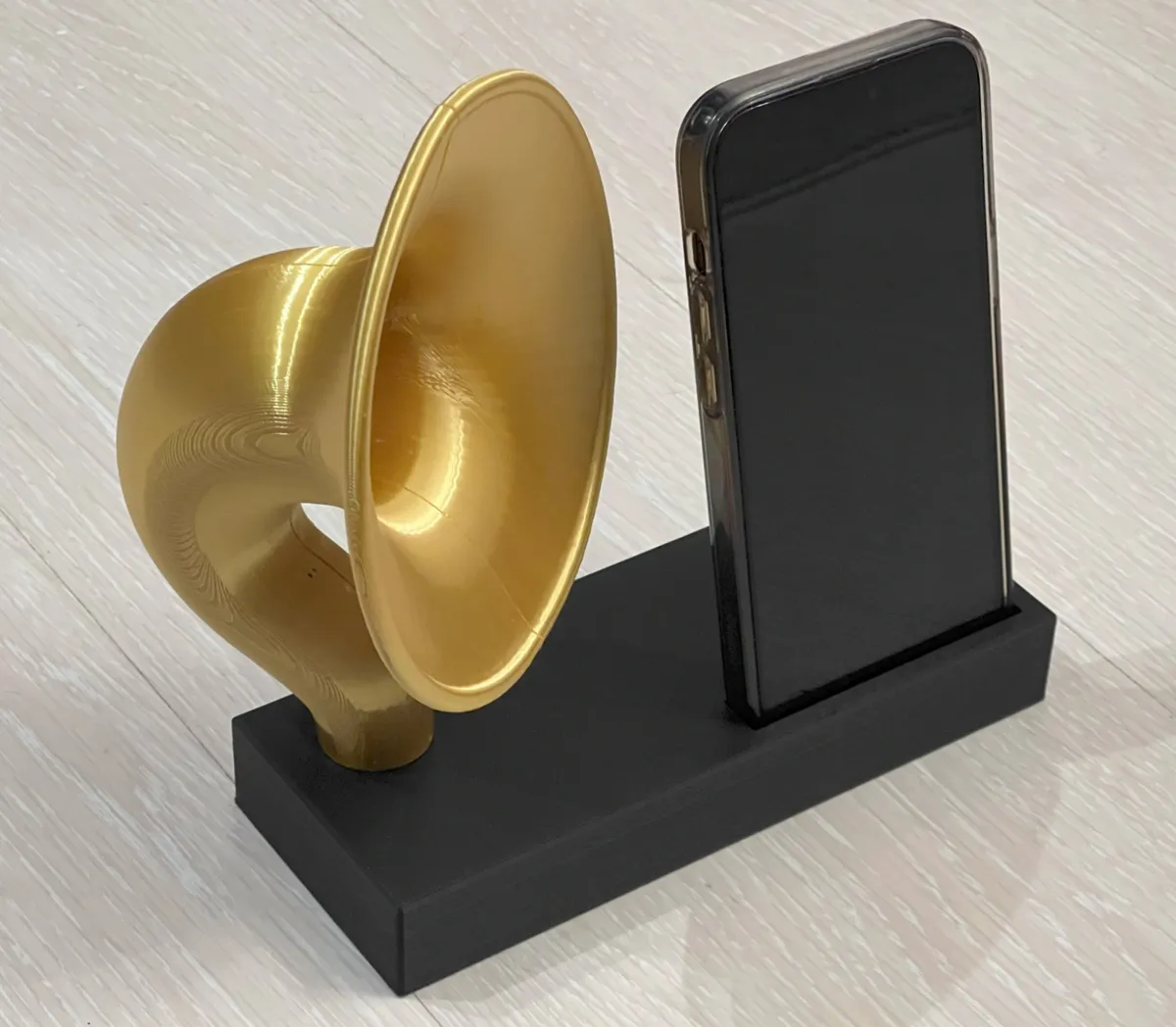 Retro Horn Speaker Amp for iPhone 14 Pro - Decor, in stock in India