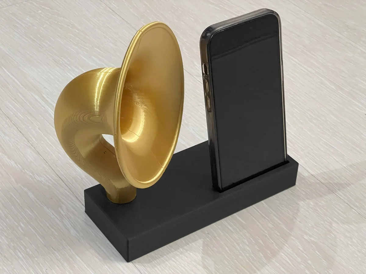 Retro Horn Speaker Amp for iPhone 14 Pro, photo 3 of 4 - Retro Horn Speaker Amp for iPhone 14 Pro Household