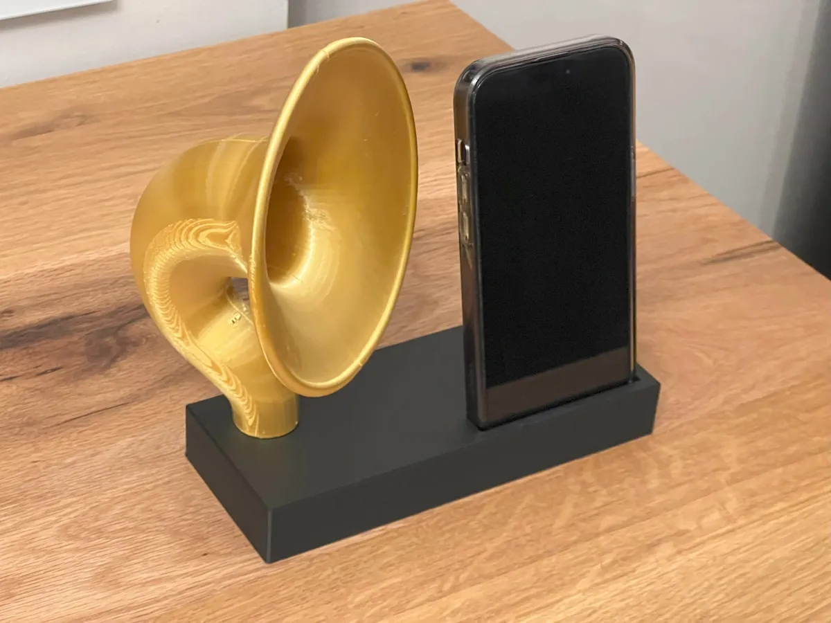 Retro Horn Speaker Amp for iPhone 14 Pro, photo 4 of 4 - Retro Horn Speaker Amp for iPhone 14 Pro Household