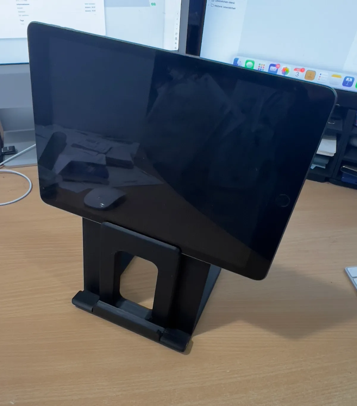 Klappständer für iPad/iPad Pro als Zusatzmonitor, photo 2 of 4 - Klappständer für iPad/iPad Pro als Zusatzmonitor Household