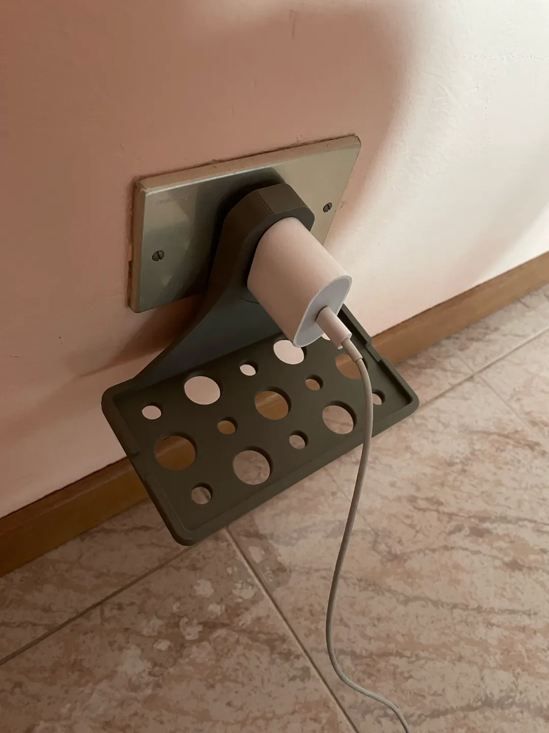 Wall phone charging stand, photo 2 of 4 - Wall phone charging stand Mobile & Device Accessories