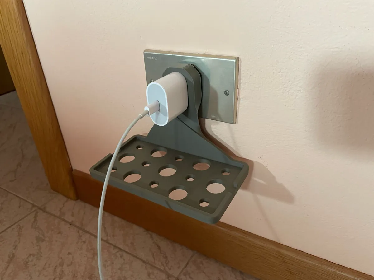 Wall phone charging stand, photo 3 of 4 - Wall phone charging stand Mobile & Device Accessories