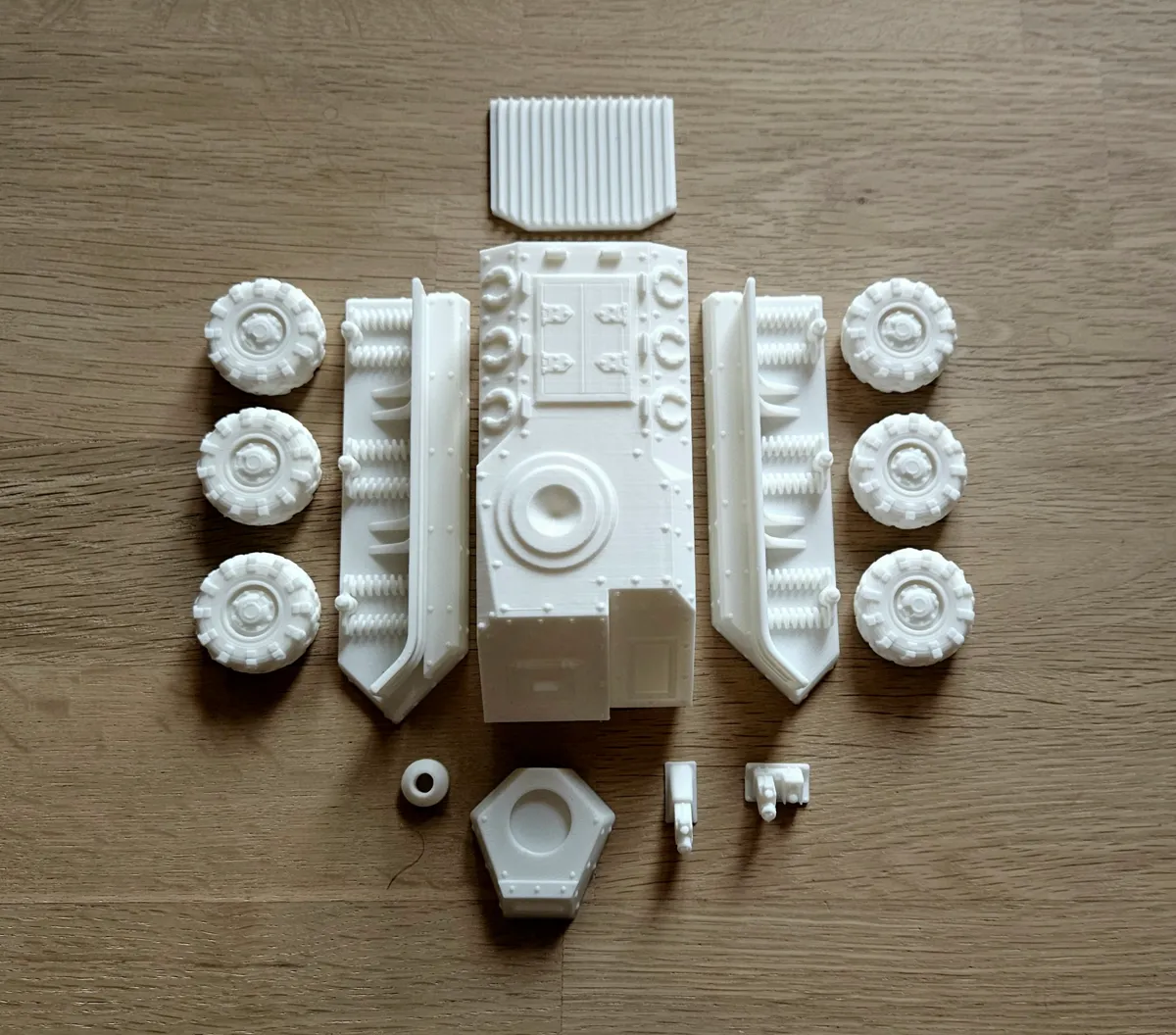 Troop transport tank w. wheels Wh40k (full), photo 4 of 4 - Troop transport tank w. wheels Wh40k (full) Board Games & Tabletop