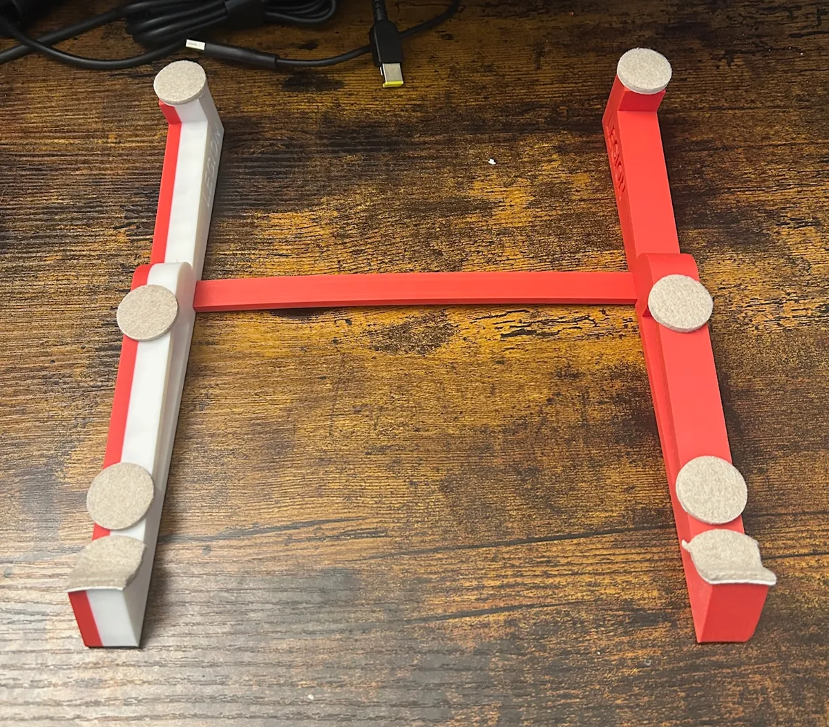 Laptop Stand - Sturdy - 15" Laptop, photo 3 of 4 - Laptop Stand - Sturdy - 15" Laptop Mobile & Device Accessories