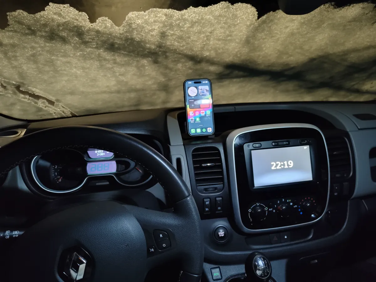 Renault Trafic MagSafe Phone Holder, photo 2 of 4 - Renault Trafic MagSafe Phone Holder Hobby & DIY